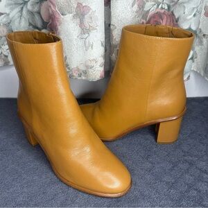 TORY BURCH BROOKE STAMPED HEEL LEATHER BOOTIE CARAMEL CORN SIZE 7